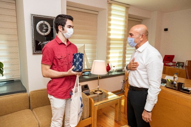 Başkan Soyer Yks Türkiye Birincisini Ağırladı