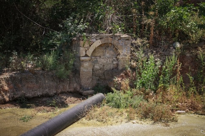 Bergama’da Tarihi Çeşme Yeniden Hayat Buluyor