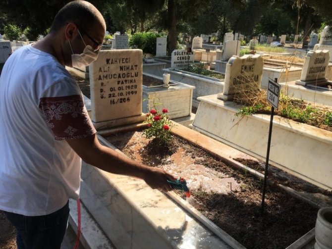 Aydın’da Mezarlıklarda Ziyaretçi Yoğunluğu