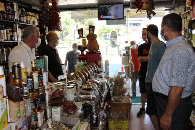 Bayram Öncesi Türk Kahvesi Kuyruğu