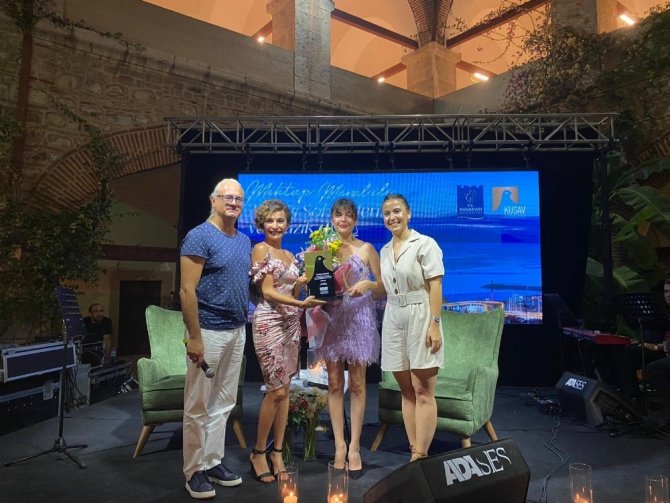 Ay Işığı Sohbetlerinin Bu Haftaki Konuğu Ünlü Oyuncu Gonca Vuslateri Oldu