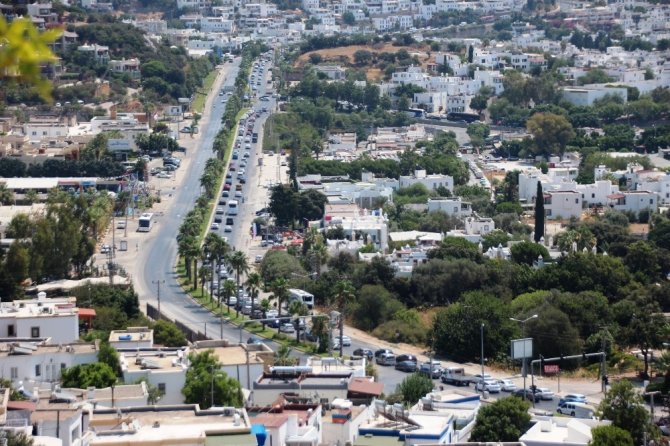 Dönüş Yolu Kitlendi, Bodrum Trafiği Durdu