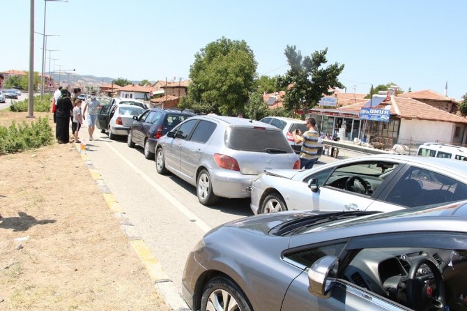 Bayram Trafiğinde Zincirleme Trafik Kazası